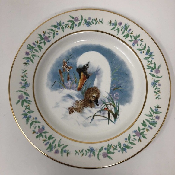 Wedgwood Decorative Plate Avon 1975 Gentle Moments Swan Enoch 8.75" Collectible - Picture 2 of 12
